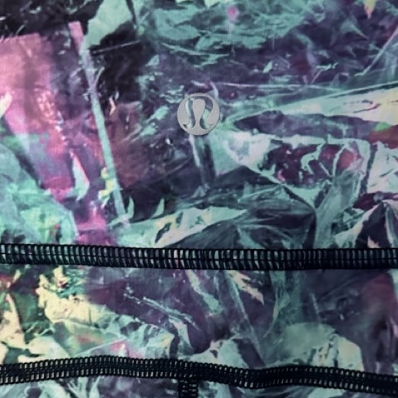 Lululemon Run Inspire Crop II Luxtreme Iridescent multi color Size 8 - Picture 4 of 4